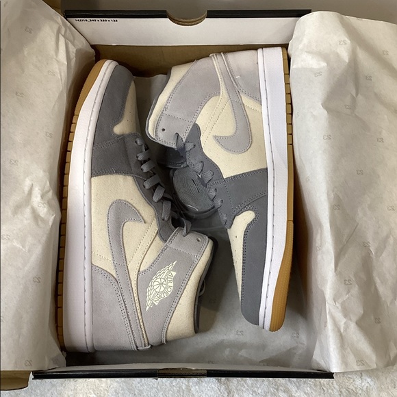 Air Jordan 1 Mid SE - Picture 8 of 11